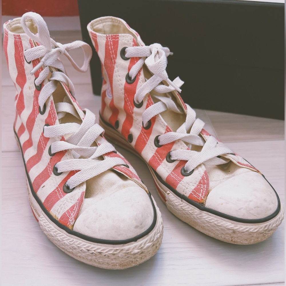 Vintage Size 37 Converse Women's Chuck Taylor All Star High Top Sneakers